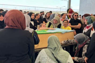 Minibüsün altında kalan Zeynep Ela, toprağa verildi