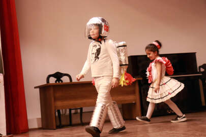 İlkokul öğrencilerinden 100'üncü yıla özel 'geri dönüşüm' defilesi