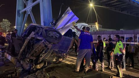 Şanlıurfa’da üst geçidin ayağına çarpan otomobildeki 2 kişi öldü