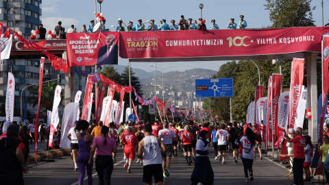 Cumhuriyet'in 100’üncü yılında Uluslararası Trabzon Yarı Maratonu koşuldu