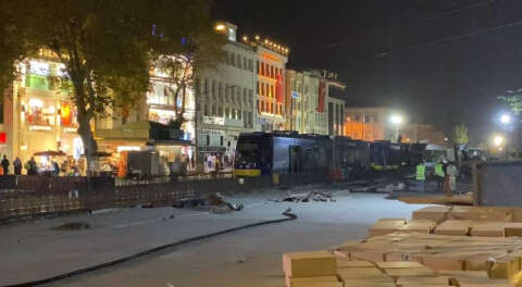 Fatih'te hafriat kamyonu Kabataş-Bağcılar tramvay hattının tellerini kopardı 