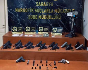 Sakarya'da uyuşturucu ve silah kaçakçılığı operasyonunda 4 gözaltı