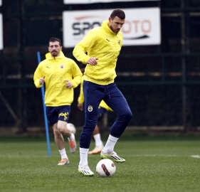 Fenerbahçe'de Dzeko takımla çalıştı