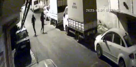 Avcılar'da bir dakikada minibüsü çaldılar 