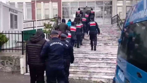 İzmir'de 173 kaçak göçmen yakalandı; 15 organizatöre tutuklama