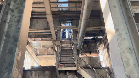 Arnavutköy'de bakım için beton santraline giren işçi öldü