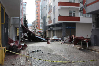 Samsun'da kuvvetli rüzgar; 12 katlı binanın çatısı uçtu