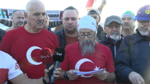 'Sarayburnu Fatihleri' Gazze'de yaşananlara dikkat çekmek için yüzdü