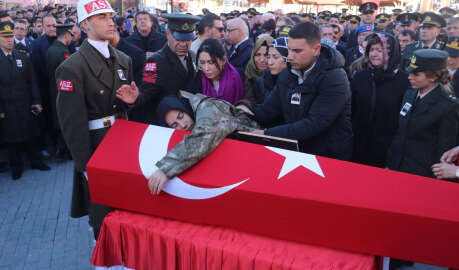 Şehit Serinkan, son yolculuğuna uğurlandı; eşi ile kardeşi askeri üniforma giydi