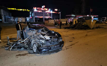 Adana'da otomobil ile kamyonet çarpıştı: 1 ölü, 3 yaralı