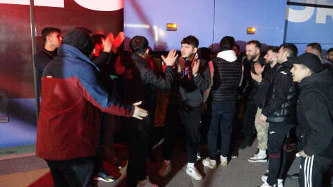 Trabzonspor'a taraftarlardan coşkulu karşılama; TFF'ye tepki