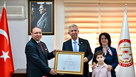 Mansur Yavaş, mazbatasını aldı