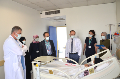 14 yaşındaki Medine, annesinin böbreği ile hayata tutundu
