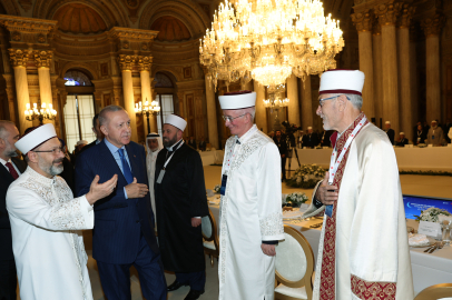 İstanbul-Cumhurbaşkanı Erdoğan ‘Dünya İslam Bilginleri İstişare Zirvesi’nde konuştu-1