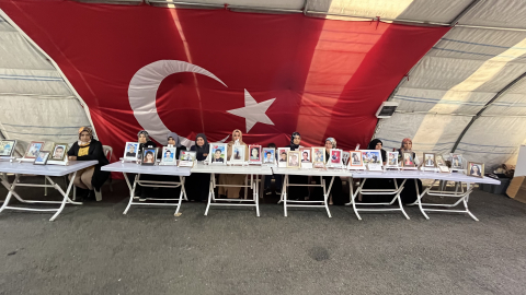Anneler Günü’ne evlat nöbetinde buruk girdiler