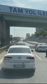 İstanbul - Üsküdar’da şeritleri kapatan düğün konvoyu trafiği yavaşlattı