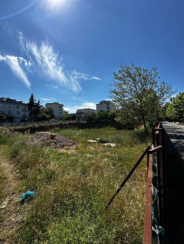 İstanbul - Sancaktepe'de su dolu inşaat temelinde çocukların tehlikeli oyunu (Havadan görüntülerle)