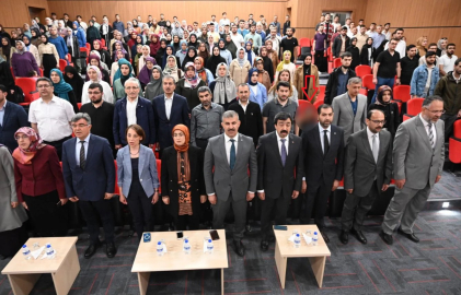 'İstiklal Marşı' okunduğu sırada ayağa kalkmayan akademisyen açığa alındı