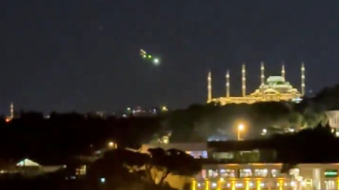 İstanbul - Uzman Astronom Kaygısız: Gökyüzünden süzülen ışık hüzmesi uzay çöpü olabilir