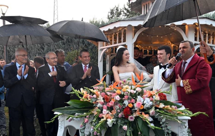 Özel ve Kılıçdaroğlu, nikah şahitliği yaptı