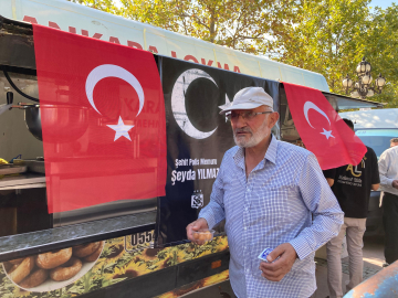 Ankara'da Şehit Şeyda Yılmaz'ın devre arkadaşları lokma dağıttı
