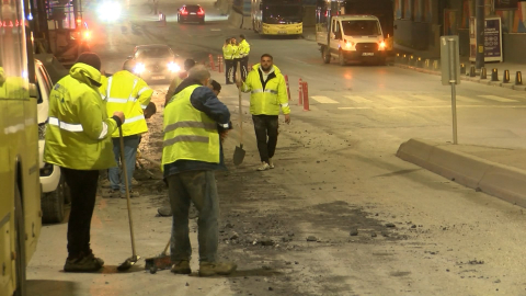 İstanbul - Üsküdar’da hafriyat kamyonundan yola moloz parçaları döküldü