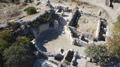 ÇANAKKALE Alexandria Troas Antik Kenti'nin 2 bin 200 yıllık çarşı yapısında yeni mekan ortaya çıkarıldı (VİDEO EKLENDİ)
