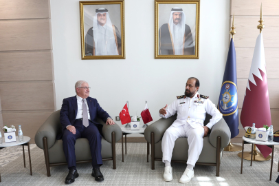 Bakan Güler, Katar’da Deniz Unsur Komutanlığı'nı ziyaret etti