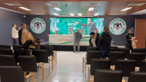 Basın mensuplarından Konyaspor yönetimine ve yeni teknik hocasına protesto