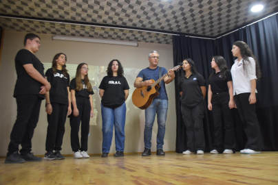 Liseliler 'Gazzeli Çocuk' şarkısıyla tek yürek oldu