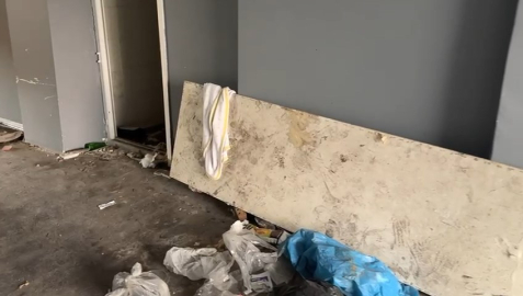 İstanbul- Avcılar'da metruk binada bulunan bebek koruma altına alındı; anne ve babası tutuklandı / Anne ve bebeğin görüntüsüyle