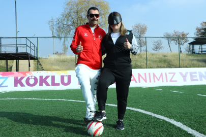 Görme engelli çift, futbolla hayata bağlandı
