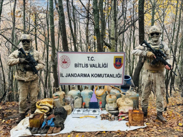 Bitlis'te sığınakta çok sayıda yaşam malzemesi ele geçirildi