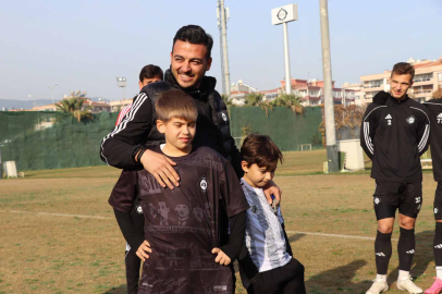 Altay'dan tribünde ağlayan minik taraftara jest