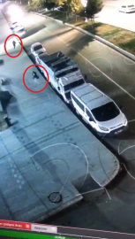 Diyarbakır'da sokak ortasındaki silahlı kavga kamerada