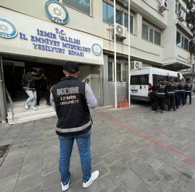 İzmir'de yasa dışı silah imalatı yapan şüphelilere operasyon; 2 tutuklama