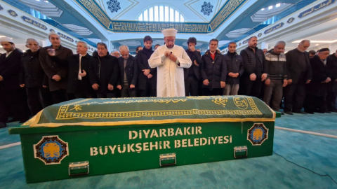 Mahsun Kırmızıgül'ün annesi son yolculuğuna uğurlandı