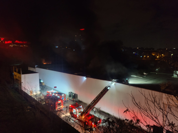 İstanbul- Esenyurt'ta, AVM'nin deposunda yangın- 1