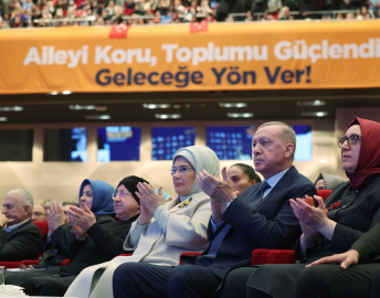 İstanbul - Cumhurbaşkanı Recep Tayyip Erdoğan, Ak Parti Kadın Kolları 7. Olağan Kongresi'ne katıldı - 2 / Fotoğraflarla