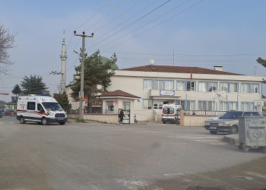Aynı marketten aldıkları çiğ köfteden yiyen 5 öğrenci hastanelik oldu