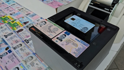 İstanbul- İstanbul'da Avrupa ülkelerine ait sahte kimlik ve pasaport düzenleyen şüphelilere operasyon; 5 gözaltı