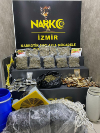 İzmir'de 10 kilo esrar ele geçirildi; 2 tutuklama