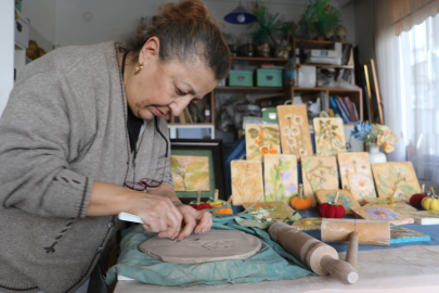 Doğadan topladığı bitkileri sanat eserine dönüştürüyor