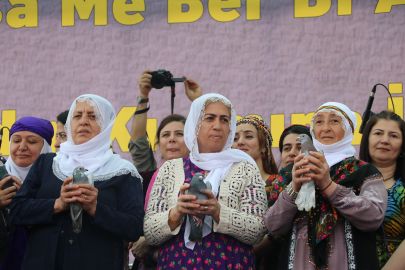 Diyarbakır'da kadınlar barış güvercini uçurdu