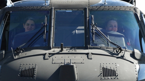 TSK'nın kadın pilotları helikopterlerle görevden göreve koşuyor