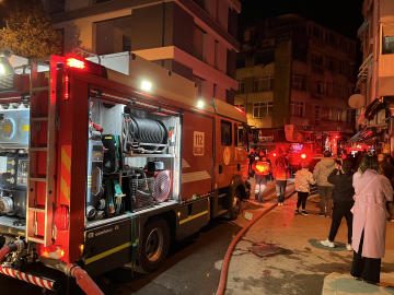 İzmir'de korkutan ev yangını: 1 kişi dumandan etkilendi