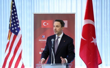 Bakan Bayraktar, ABD'de Türk ve ABD’li şirketlerin üst düzey yöneticileriyle bir araya geldi