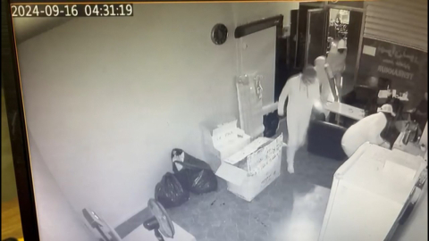İstanbul- Fatih'te 5 şüpheli girdikleri dükkandaki içi para dolu kasayı çaldı