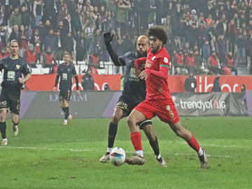 Amedsporlu futbolcu Cassubie'nin kullandığı otomobil ile motosiklet çapıştı: 1 ağır yaralı
