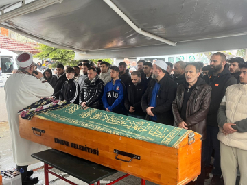 Edirne'de lise bahçesinde bıçaklanarak öldürülen Gülden, toprağa verildi